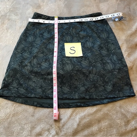 Segments Luxe green skort comfortable stretch beautiful pattern Size S - Picture 9 of 9